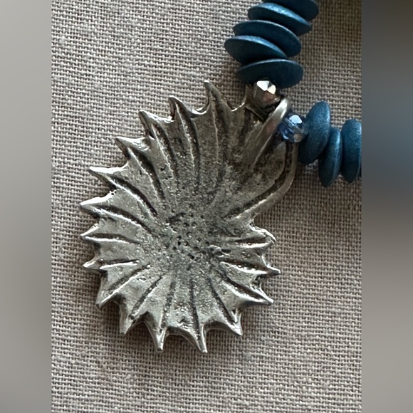 22 inch green and blue beachy necklace NWOT - Picture 8 of 15